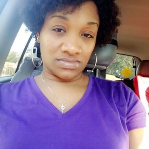 Meet your Posher, Monique